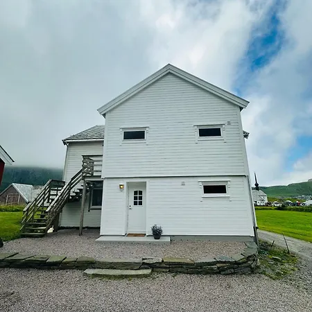 Apartman Location, Location, Location