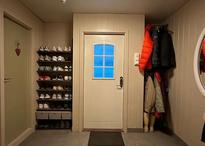 Location, Location, Location 아파트 *